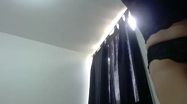 nicolle milf1978 online show from February 22, 2025, 3:14 pm