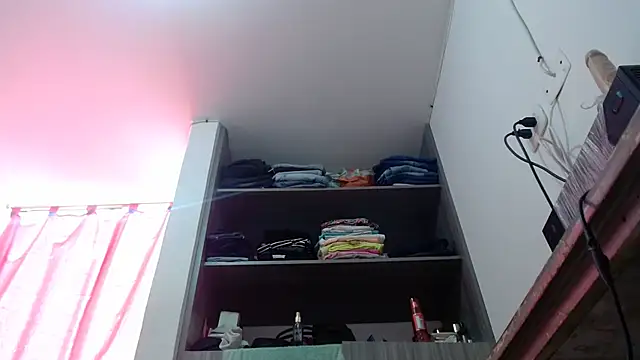 nicolle milf1978 online show from April 1, 2026, 1:41 pm