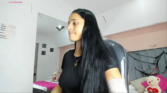 Giselle Roldan online show from October 23, 2025, 5:18 am