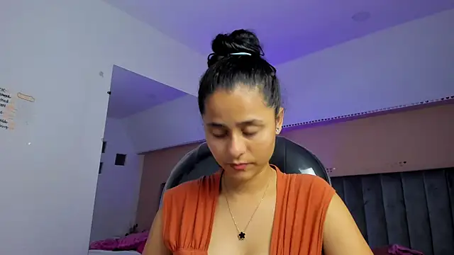 Giselle Roldan online show from April 1, 2026, 1:41 pm