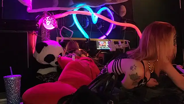 anonymouszN online show from February 14, 2025, 8:48 pm