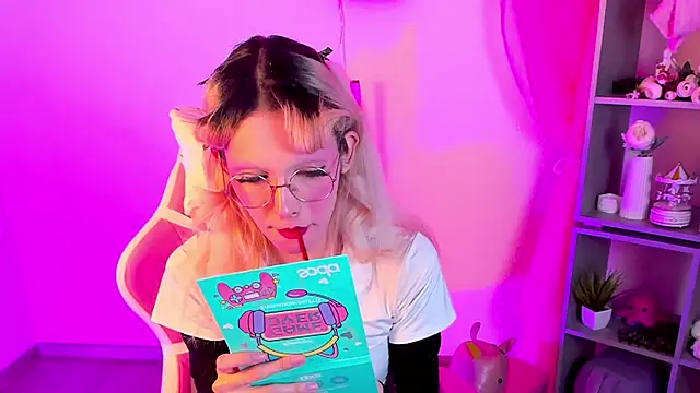 PamelamyDreamys online show from March 20, 2025, 1:37 pm