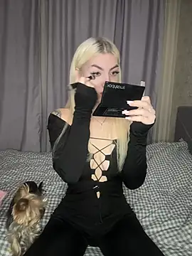 Snapshot of Cute_Barbieee_ chatting on December 16, 2024, 5:33 pm Cute Barbieee online show from December 16, 2024, 5:33 pm