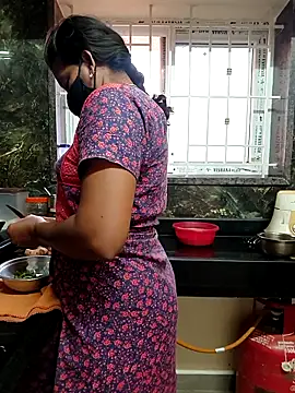 Tamil Shalini Lustyy online show from February 12, 2026, 1:33 am