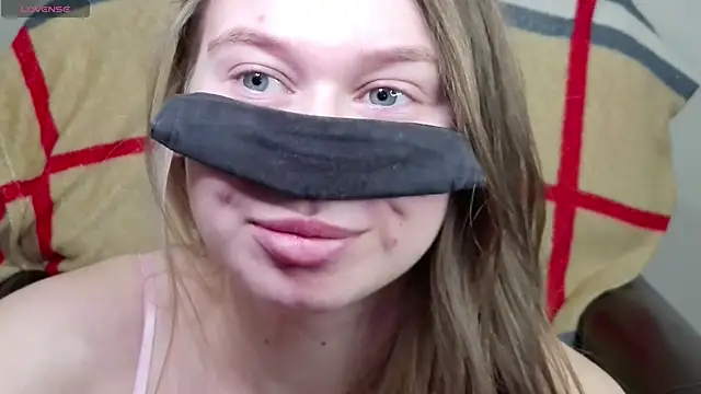 Mikki5P online show from February 11, 2025, 9:14 pm