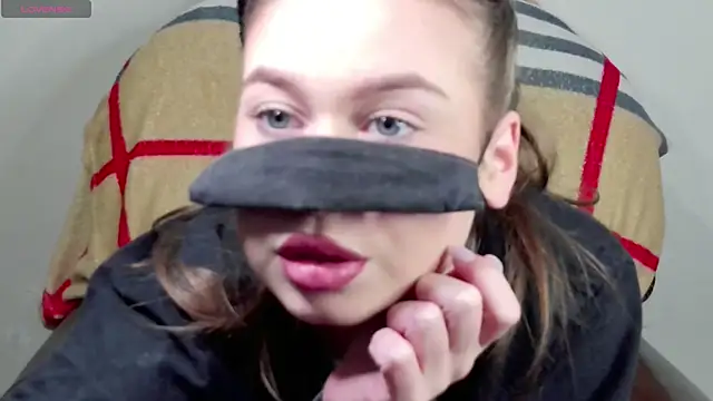 Mikki5P online show from February 18, 2025, 6:04 pm