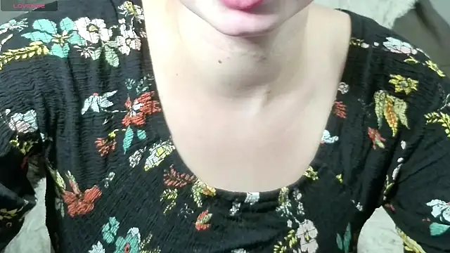 Mikki5P online show from October 4, 2025, 5:44 pm