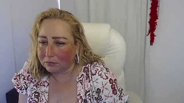 Xileny-Halliwey online show from October 21, 2025, 5:02 pm