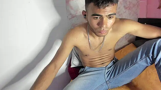 Snapshot of alessandro_2005 chatting on February 6, 2025, 10:21 pm alessandro 2005 online show from February 6, 2025, 10:21 pm