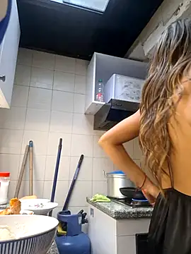 salome drasin online show from October 19, 2025, 4:18 pm