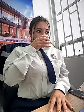 LIZ-06  online show from November 6, 2025, 2:07 pm