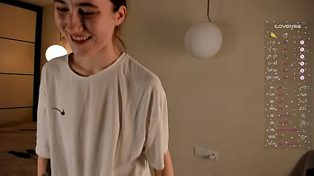 KimStevens online show from December 7, 2024, 12:02 pm