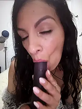 Snapshot of Atenea_lens052 chatting on January 5, 2025, 2:06 am Atenea lens052 online show from January 5, 2025, 2:06 am