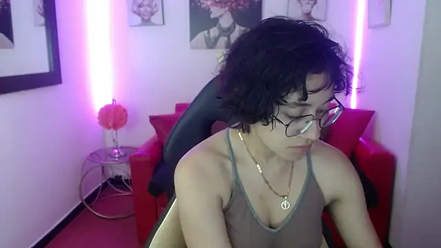 Lili Gomez  online show from February 2, 2025, 1:41 pm