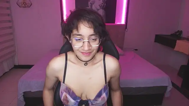 Lili Gomez  online show from February 27, 2025, 1:17 pm