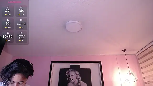 Lili Gomez  online show from September 26, 2025, 12:42 pm