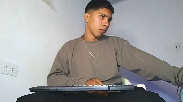 maximo vega newv online show from March 11, 2026, 7:42 pm