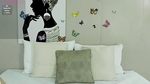 Adelesmithh online show from November 18, 2025, 11:36 am