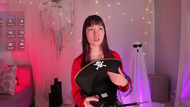 Lia Sweett  online show from October 31, 2025, 4:52 pm