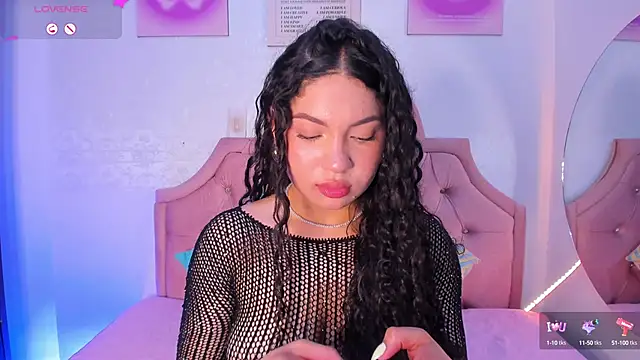 amandalee01 online show from September 24, 2025, 7:17 pm