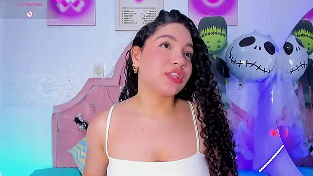 amandalee01 online show from October 25, 2025, 6:46 pm