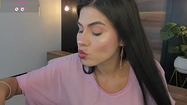 stephanya  online show from February 13, 2026, 7:32 pm