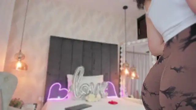 SHARONN     online show from February 14, 2025, 3:33 am