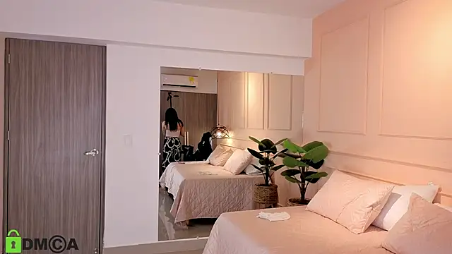 SHARONN     online show from September 15, 2025, 4:12 am