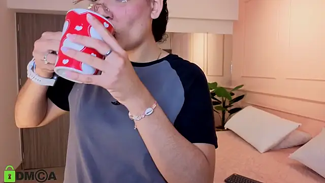 SHARONN     online show from November 21, 2025, 3:49 am