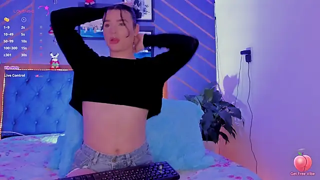 elafranco  online show from December 8, 2024, 8:25 pm