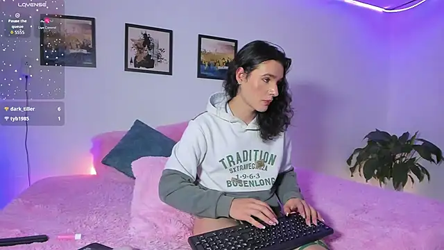 elafranco  online show from December 3, 2025, 10:46 am