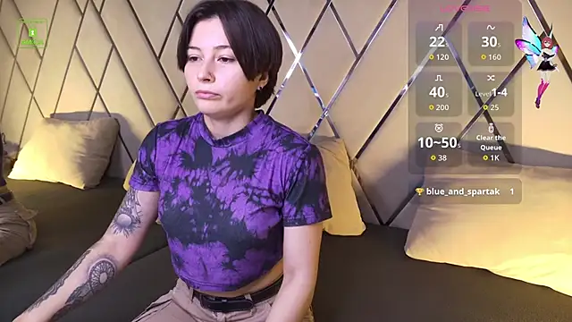 Snapshot of Ishtar_Divine chatting on October 15, 2025, 4:23 am Ishtar Divine online show from October 15, 2025, 4:23 am