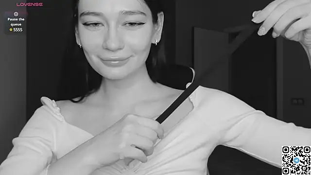 Misty Rose online show from January 13, 2025, 1:28 pm