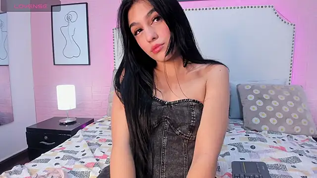 aggy castel online show from November 28, 2025, 1:58 pm