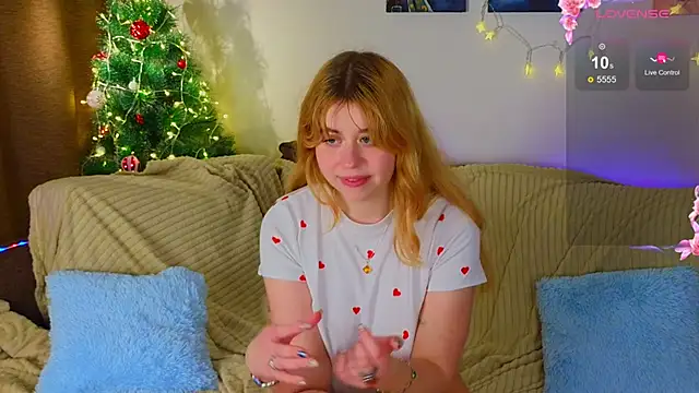 Snapshot of Penny_Staaar chatting on December 23, 2024, 7:52 pm Penny Staaar online show from December 23, 2024, 7:52 pm