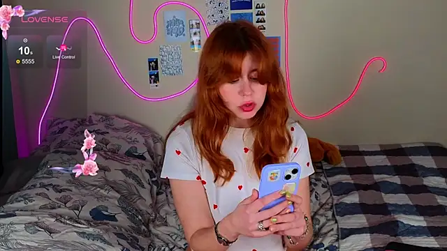 Snapshot of Penny_Staaar chatting on February 2, 2025, 8:19 pm Penny Staaar online show from February 2, 2025, 8:19 pm