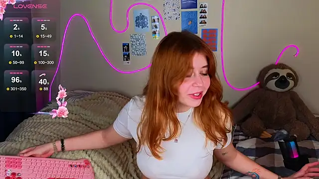 Snapshot of Penny_Staaar chatting on February 25, 2025, 6:20 pm Penny Staaar online show from February 25, 2025, 6:20 pm