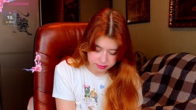 Snapshot of Penny_Staaar chatting on October 15, 2025, 5:29 am Penny Staaar online show from October 15, 2025, 5:29 am