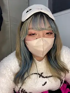 YUNA-yuna online show from December 27, 2024, 3:37 pm