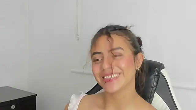 yaya23x online show from January 14, 2025, 3:26 pm