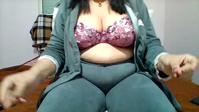 Snapshot of spicy_loulou chatting on December 12, 2024, 8:32 pm spicy loulou online show from December 12, 2024, 8:32 pm