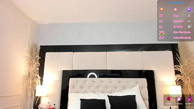 CarlaRossi  online show from October 7, 2025, 7:44 pm