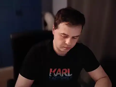 Snapshot of CuteMan33 chatting on October 30, 2025, 10:21 pm CuteMan33 online show from October 30, 2025, 10:21 pm