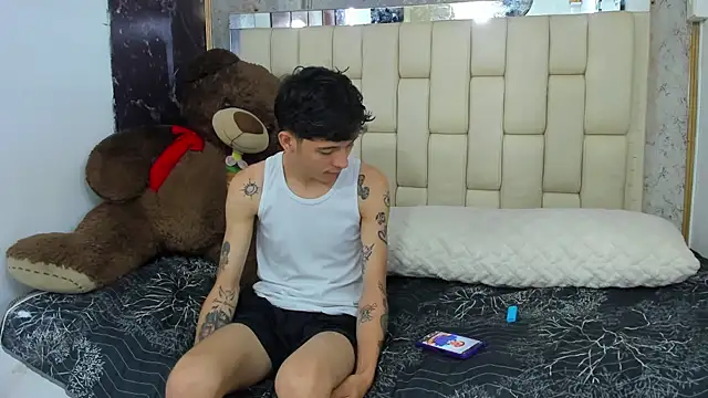 Bi Latin Boys1 online show from December 29, 2024, 1:38 pm