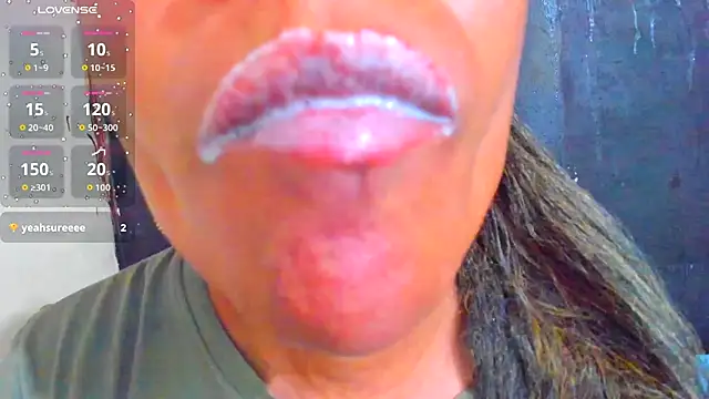 KamariaFyre online show from November 22, 2025, 4:11 am