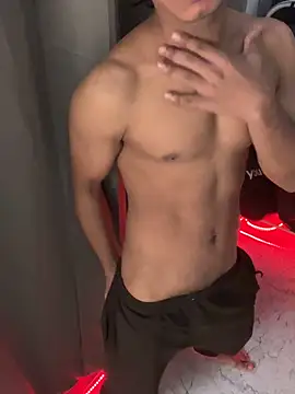 Snapshot of nick__yy chatting on October 6, 2025, 10:34 am nick yy online show from October 6, 2025, 10:34 am