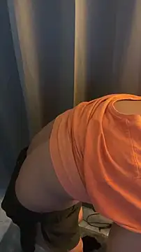 Snapshot of nick__yy chatting on February 17, 2026, 7:49 am nick yy online show from February 17, 2026, 7:49 am