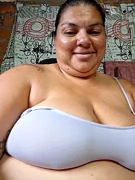 chubby sexy big tits online show from September 17, 2025, 10:00 pm