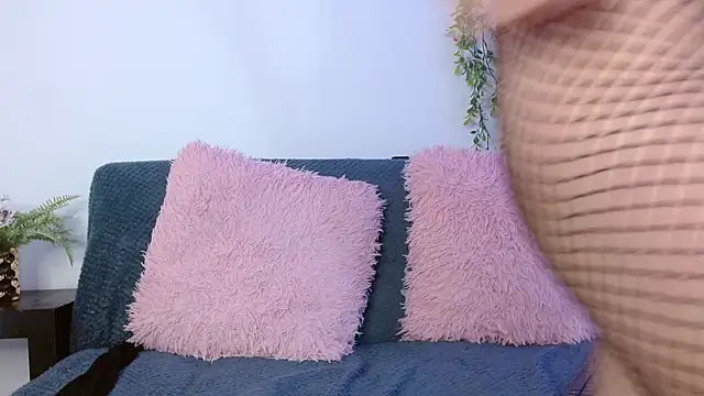 Kendal Mosk online show from September 19, 2025, 8:20 pm