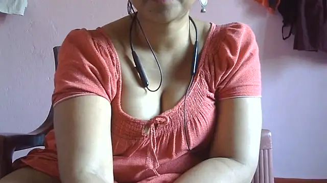 Snapshot of Suhana-sapna chatting on June 1, 2026, 9:33 am Suhana-sapna online show from June 1, 2026, 9:33 am